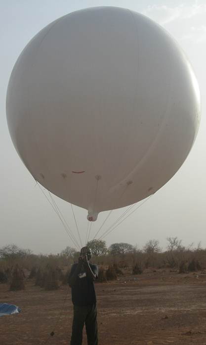 Launch of aerial traps tethered to Helium filled balloon